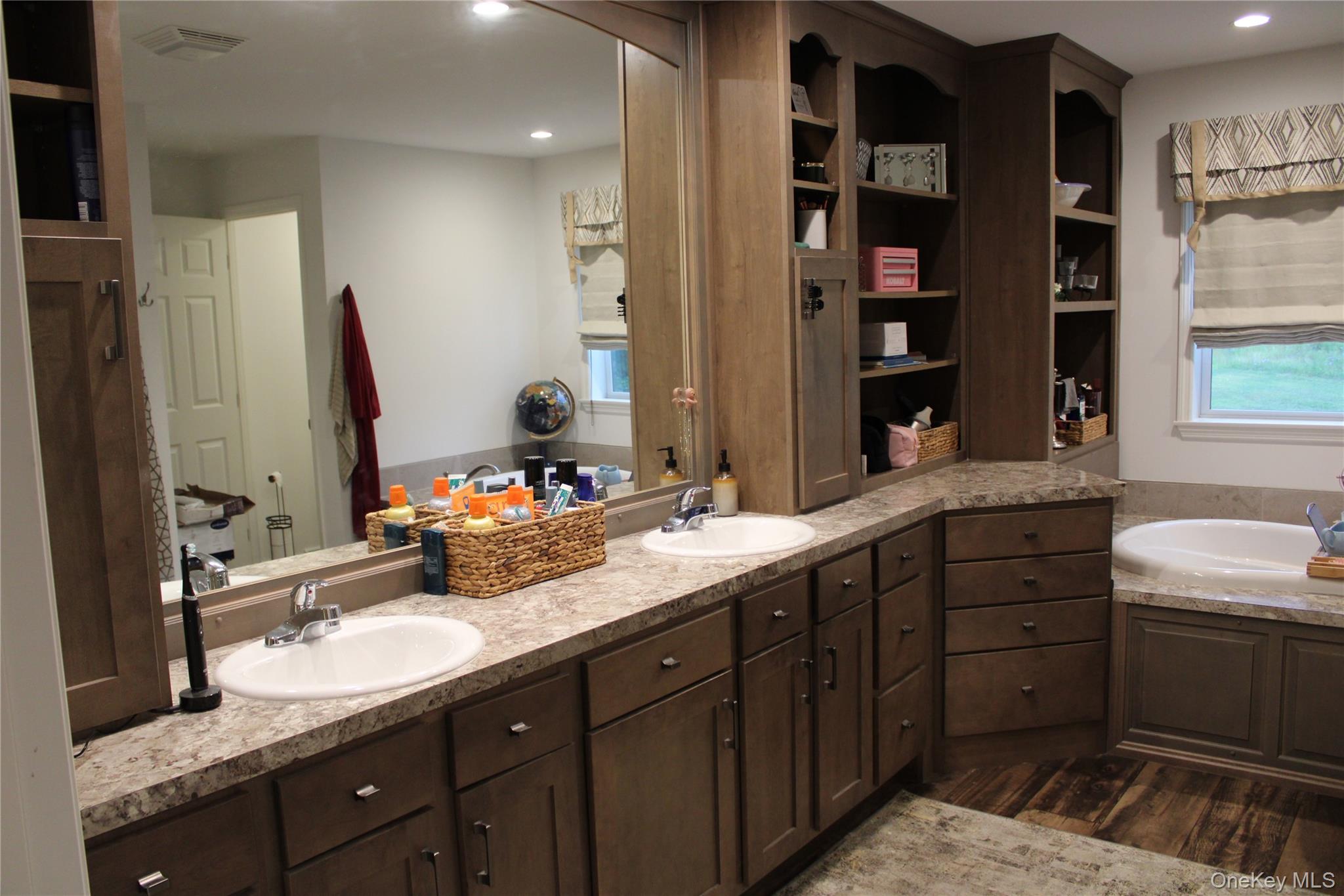 Red Hook, New York 12571, United States, 3 Bedrooms Bedrooms, ,2 BathroomsBathrooms,Residential,Active,194785