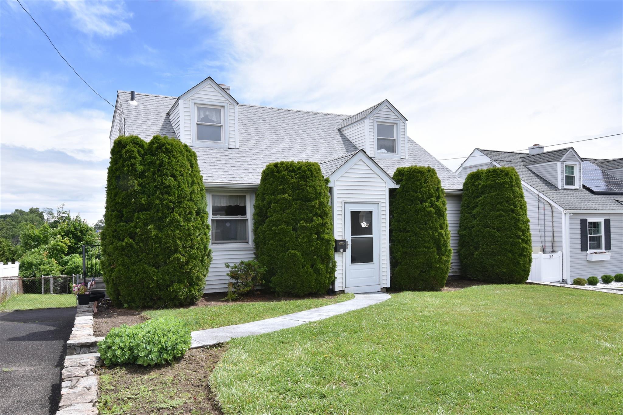 Property for Sale at Kathwood Road, Yonkers, New York - Bedrooms: 3 
Bathrooms: 1 
Rooms: 6  - $595,000