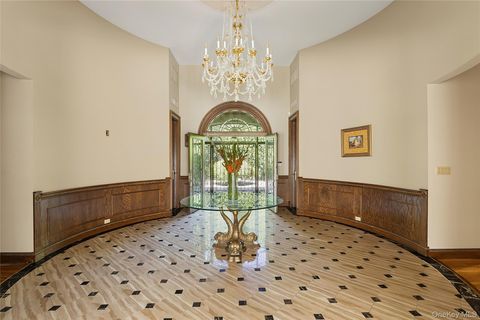 13 Chanticlare Drive Manhasset NY 11030