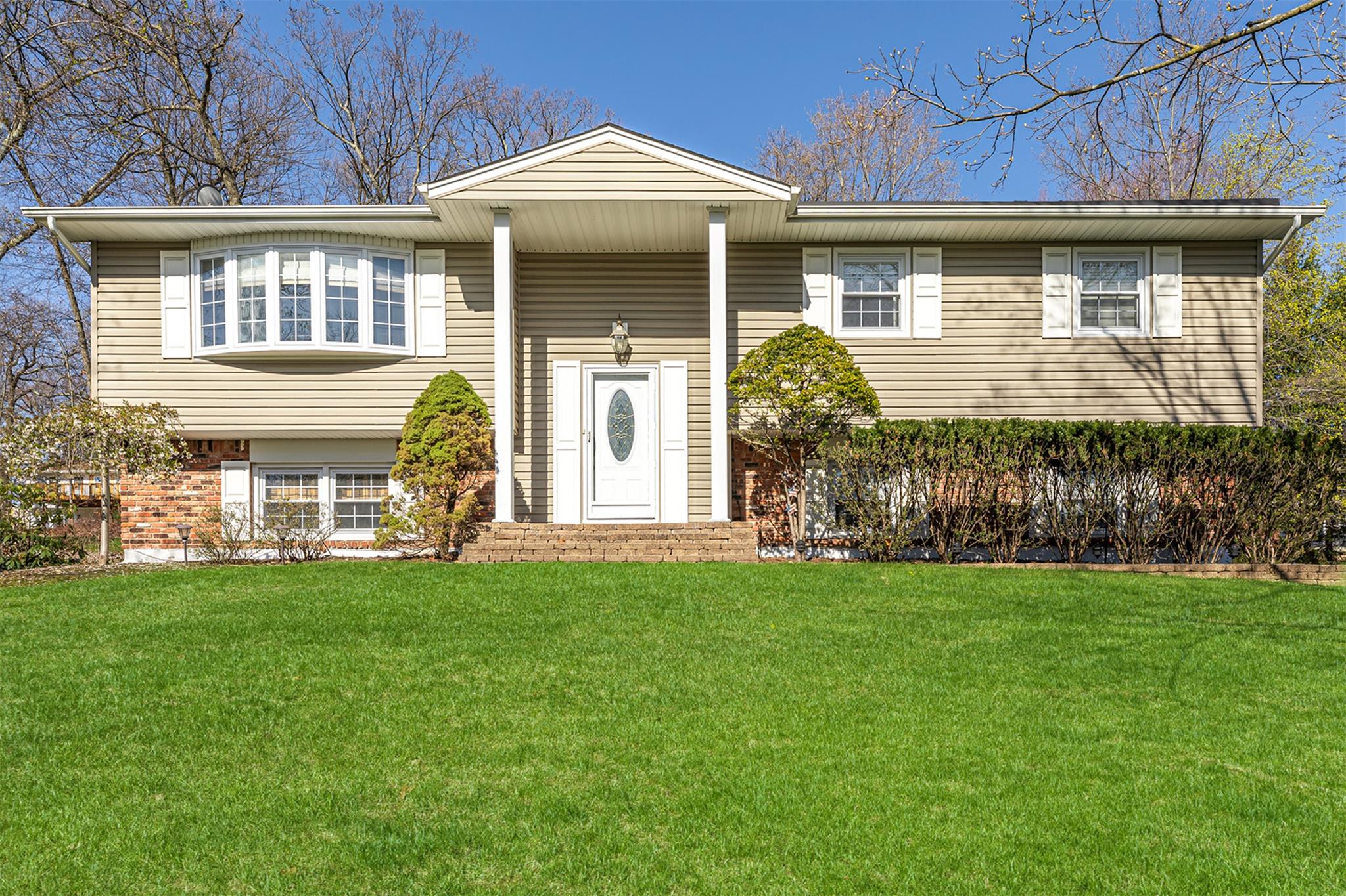 17 Strathmore Drive, New City, New York image 1