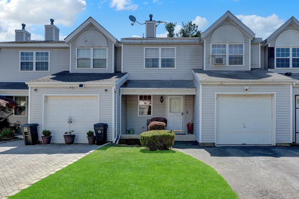 Photo of 6 Beech Street, Central Islip, NY 11722 (MLS # 1019838)