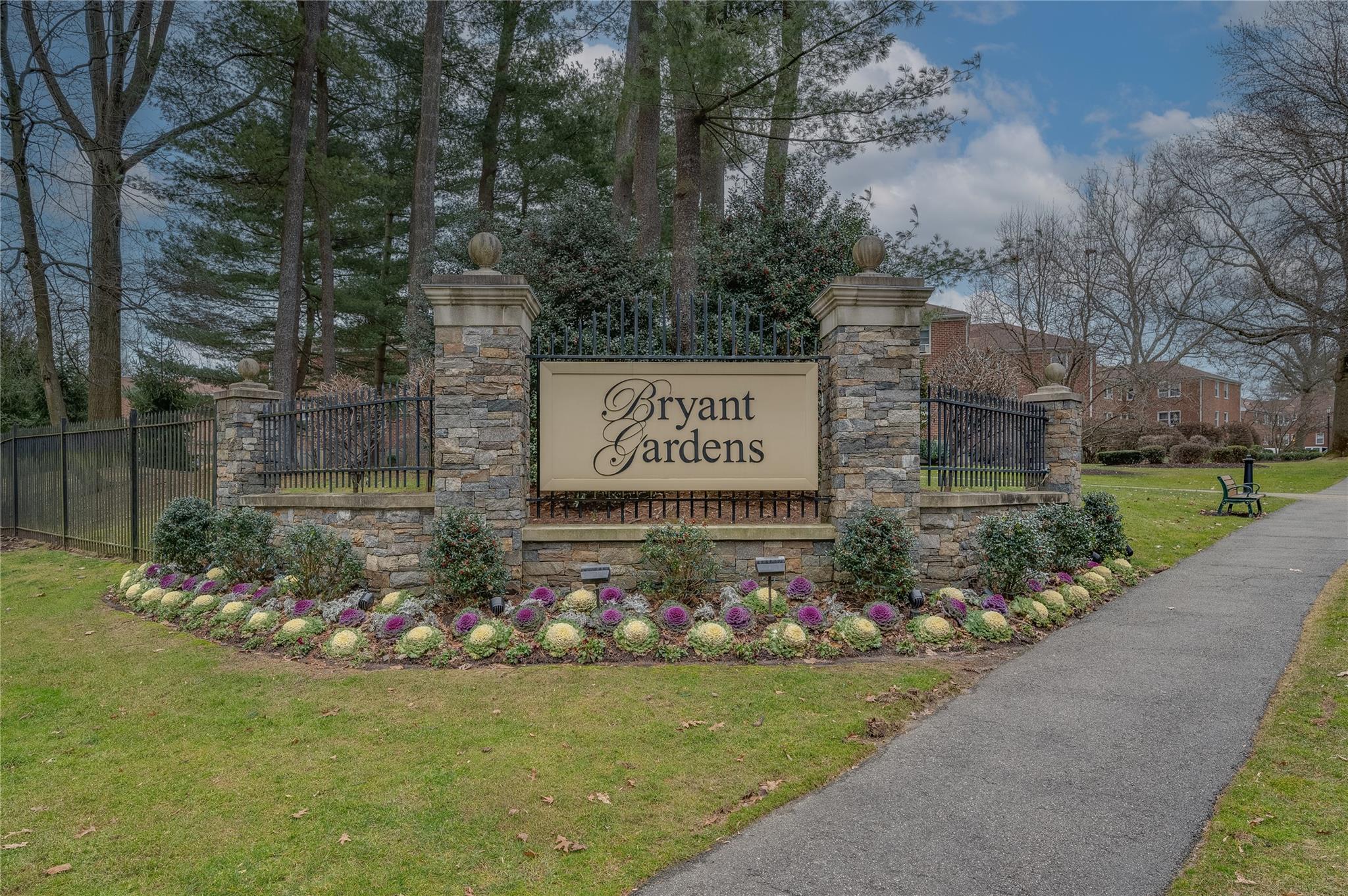 Bryant Crescent 2A, White Plains, New York - 1 Bathrooms  
3 Rooms - 