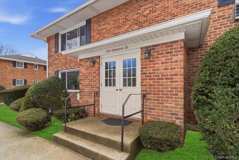 205 Edmunton Drive h18 North Babylon NY 11703