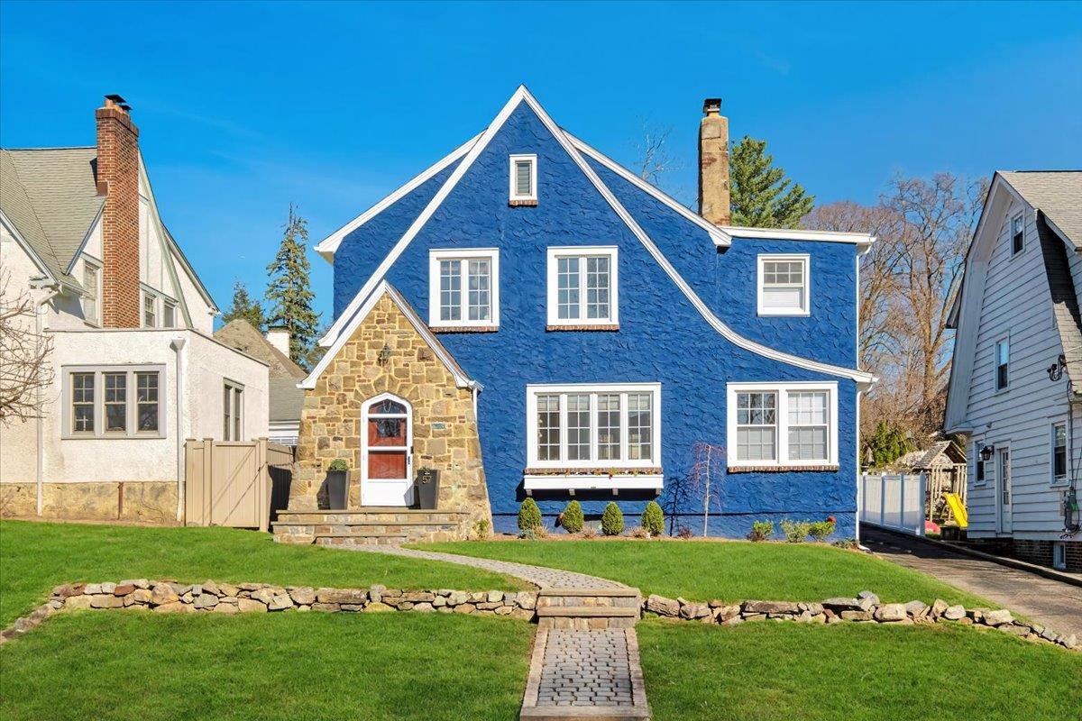 Property for Sale at Perth Avenue, New Rochelle, New York - Bedrooms: 4 
Bathrooms: 3 
Rooms: 7  - $1,075,000