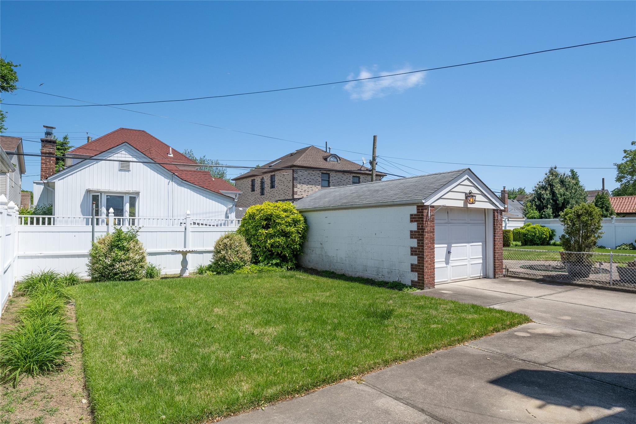 8123 260th Street, Glen Oaks, New York image 4