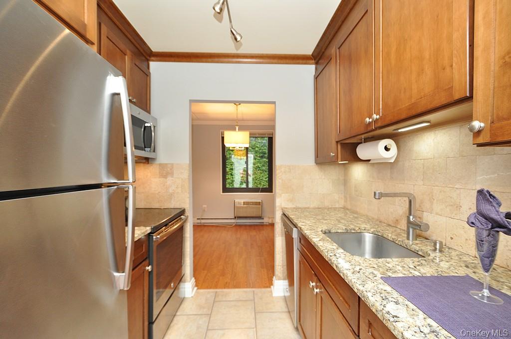 Yonkers, New York 10710, United States, 1 Bedroom Bedrooms, ,1 BathroomBathrooms,Residential,Active,216628