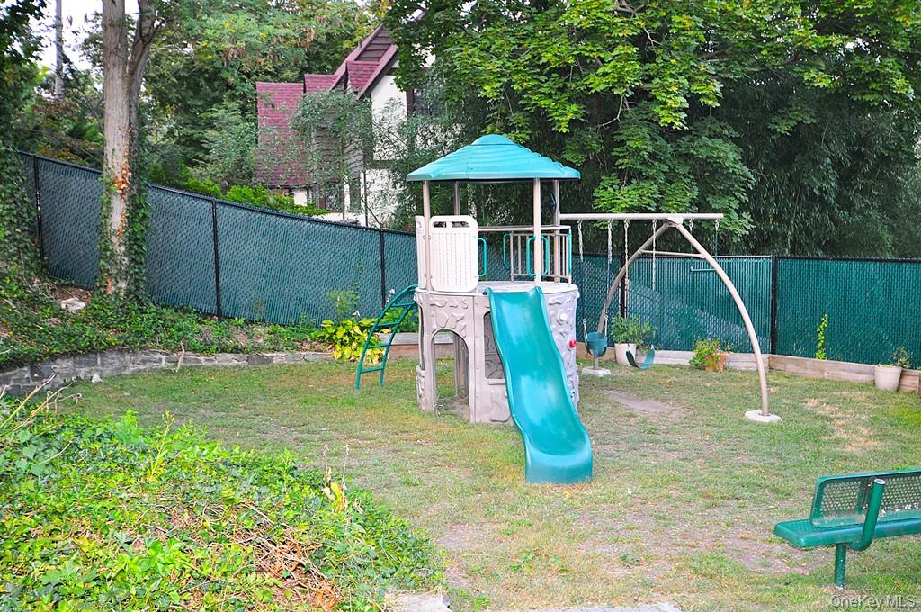 Yonkers, New York 10710, United States, 1 Bedroom Bedrooms, ,1 BathroomBathrooms,Residential,Active,216628