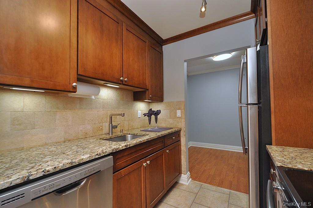 Yonkers, New York 10710, United States, 1 Bedroom Bedrooms, ,1 BathroomBathrooms,Residential,Active,216628