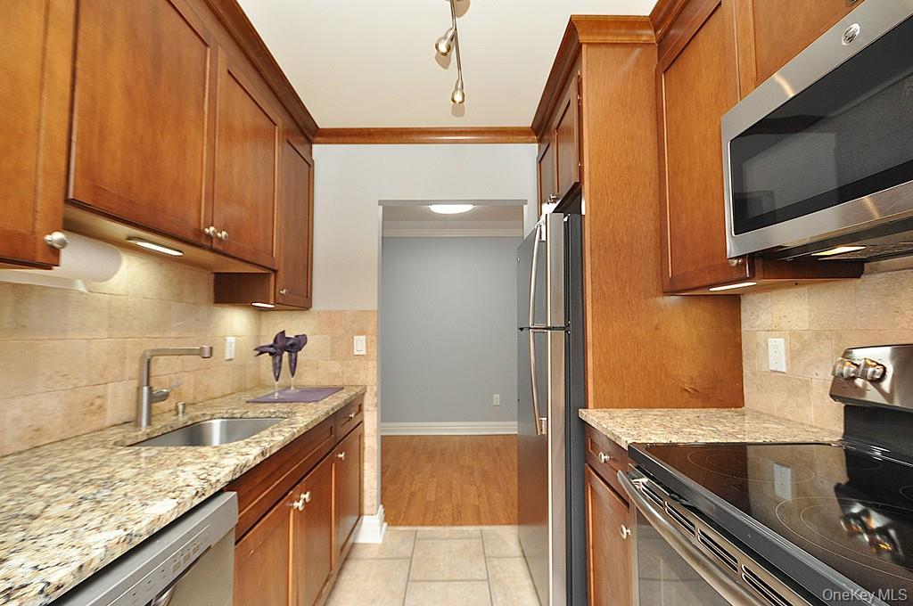 Yonkers, New York 10710, United States, 1 Bedroom Bedrooms, ,1 BathroomBathrooms,Residential,Active,216628