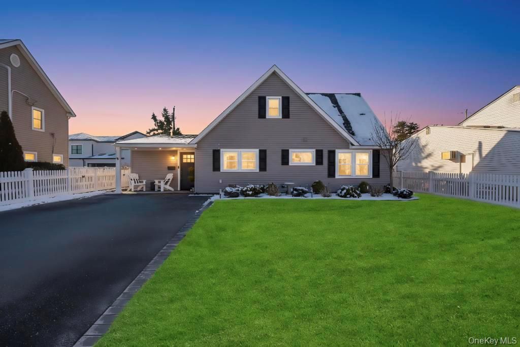 Photo of 10 Petal Lane, Hicksville, NY 11801 (MLS # 956331)