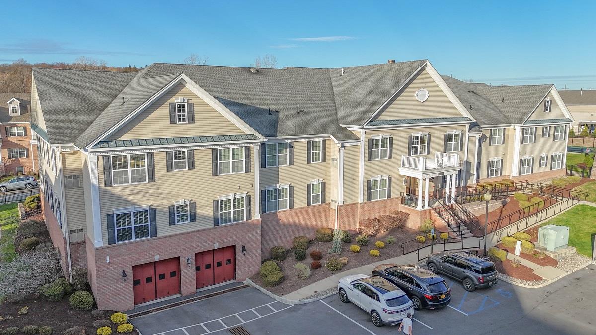 Rental Property at Canter Court, Goshen, New York - Bedrooms: 2 
Bathrooms: 2 
Rooms: 5  - $2,995 MO.