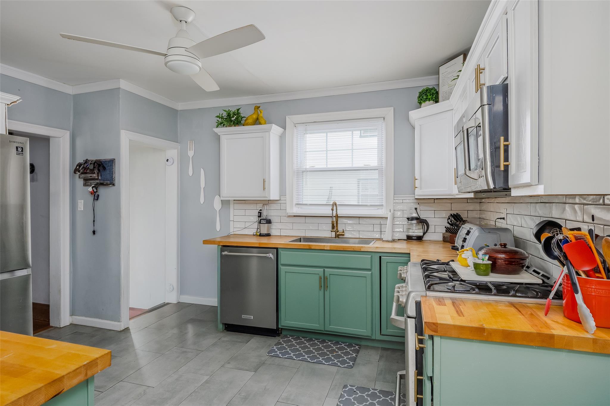 2982 N Bayview Court, Oceanside, New York image 20