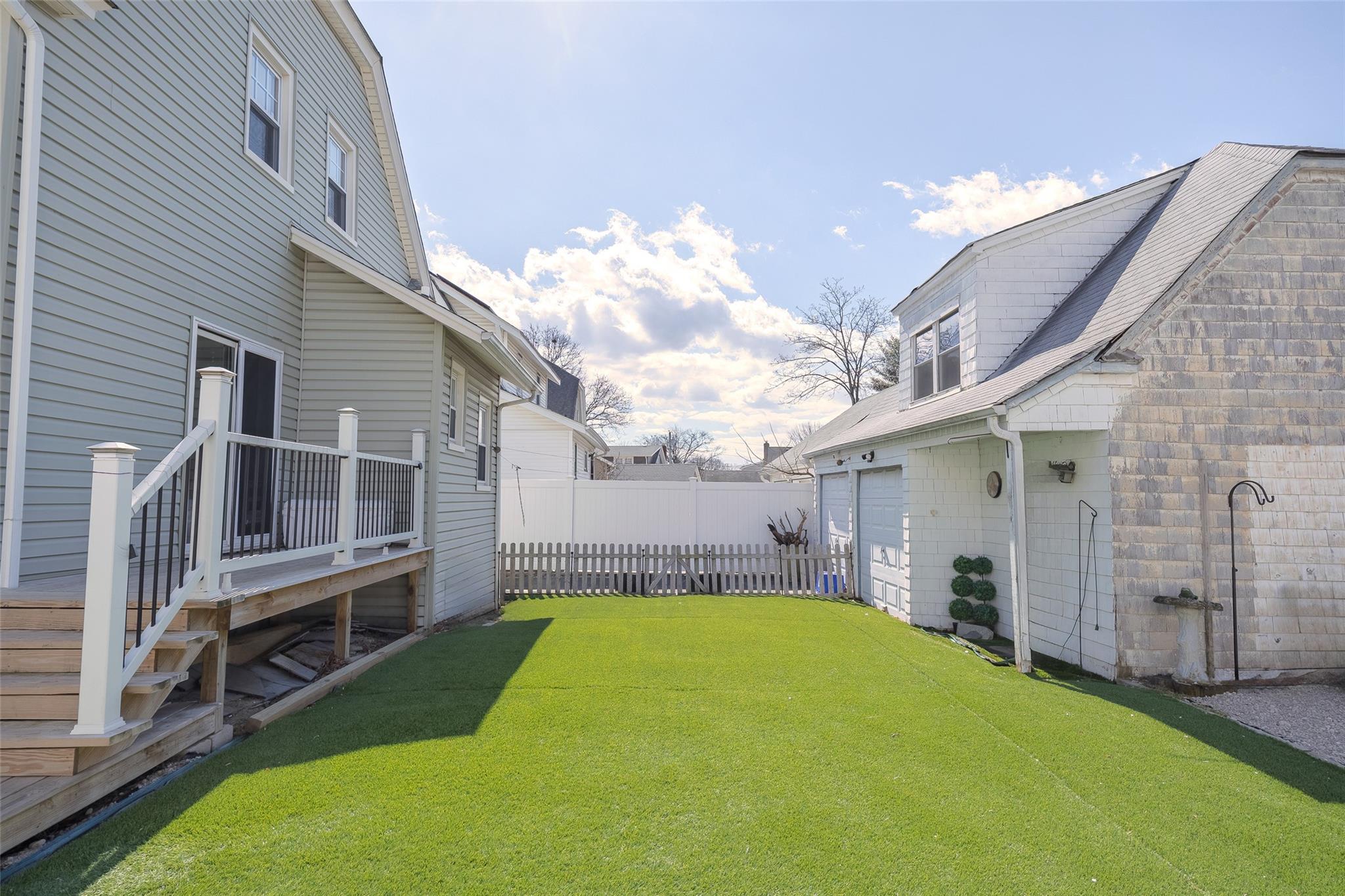 2982 N Bayview Court, Oceanside, New York image 44