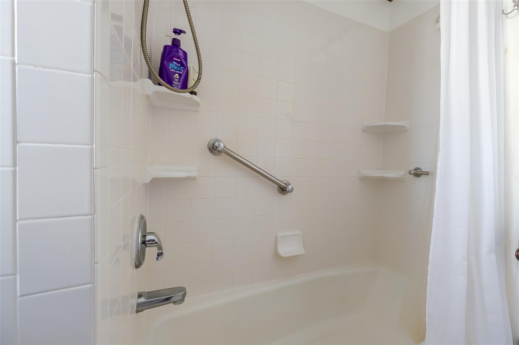 2982 N Bayview Court, Oceanside, New York image 30