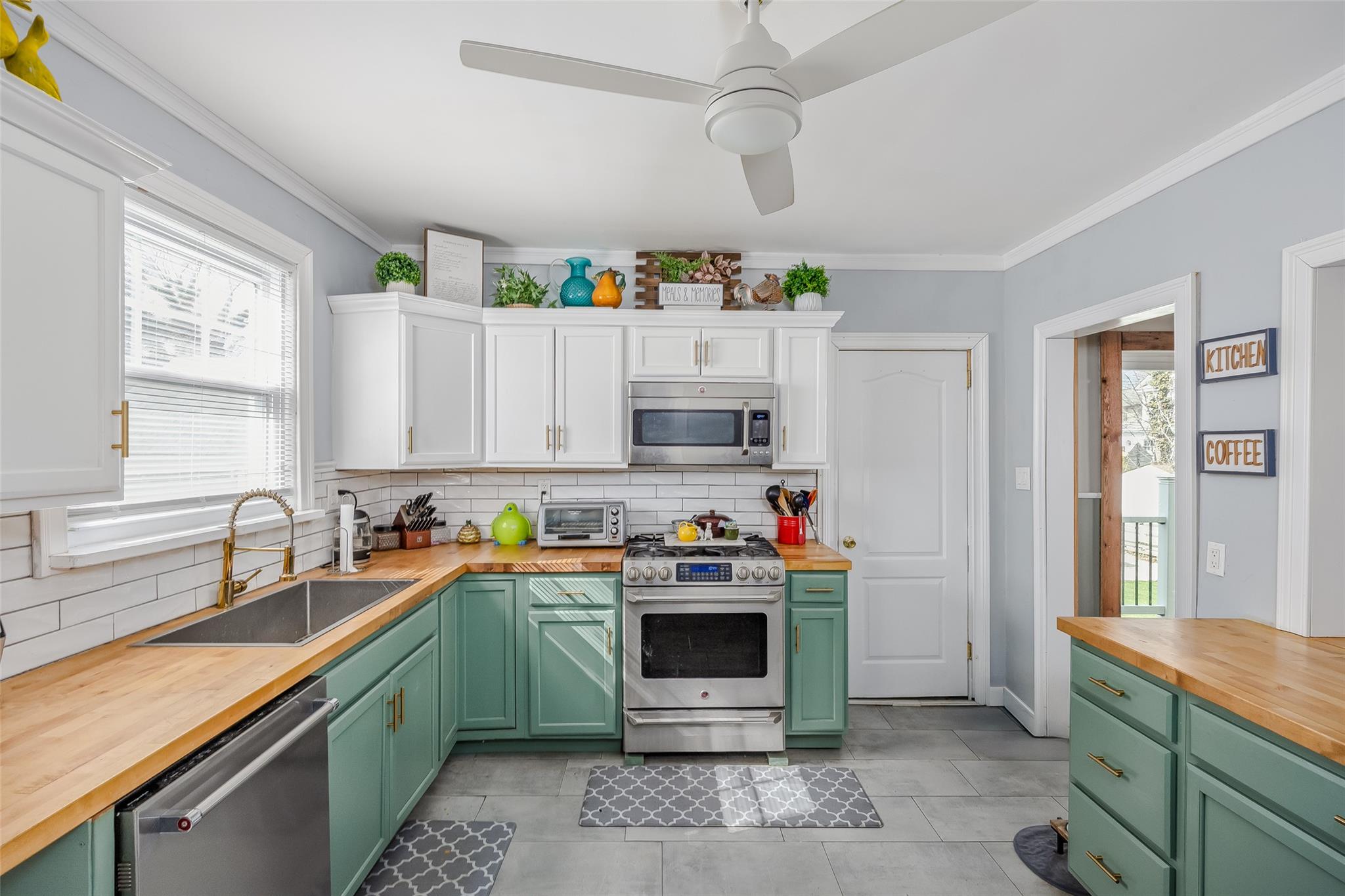 2982 N Bayview Court, Oceanside, New York image 22