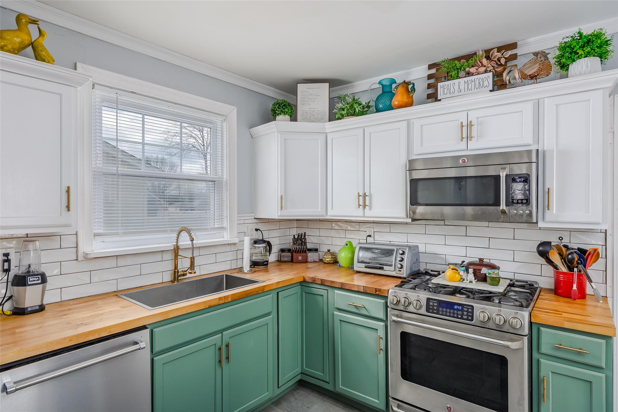 2982 N Bayview Court, Oceanside, New York image 21