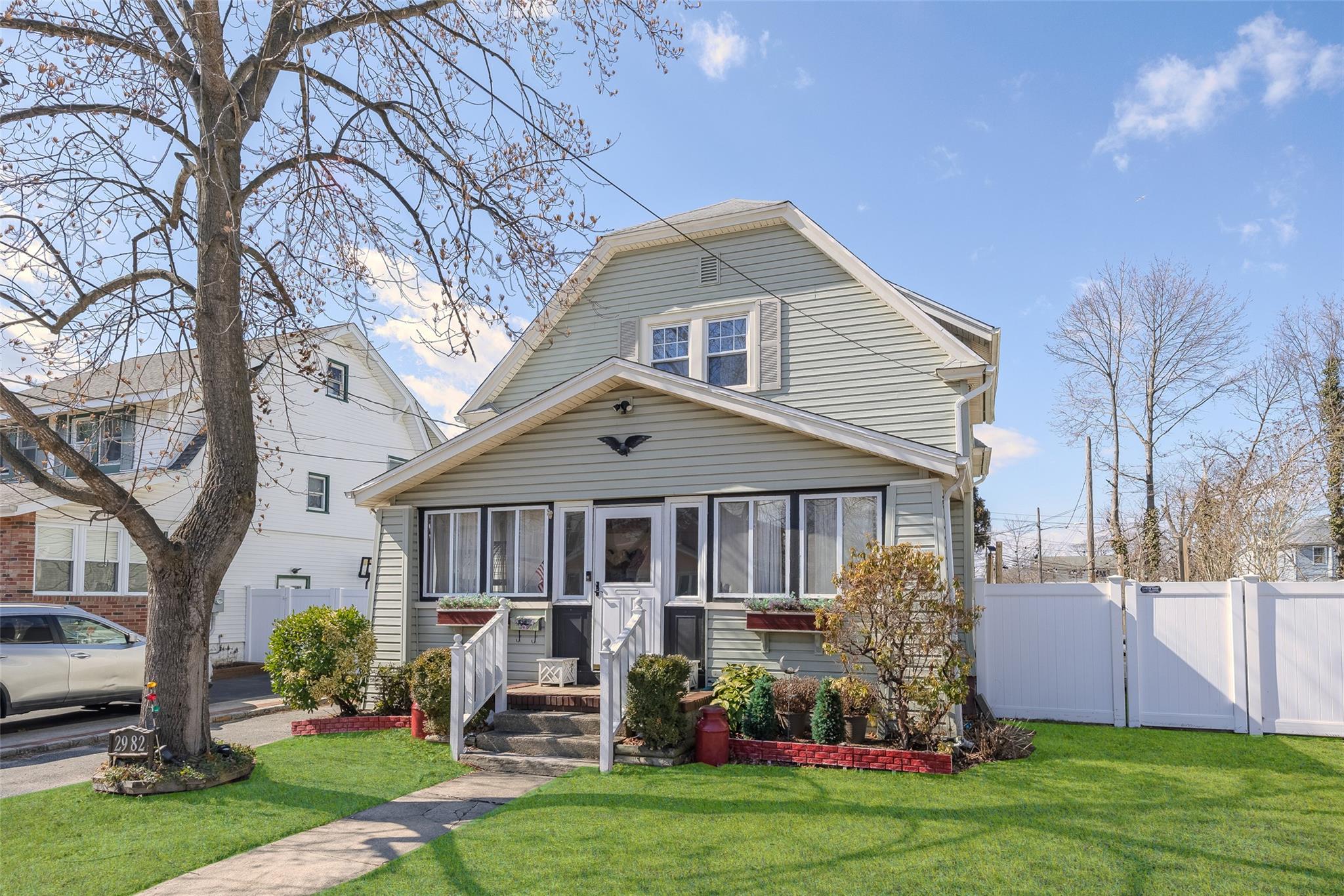 2982 N Bayview Court, Oceanside, New York image 1