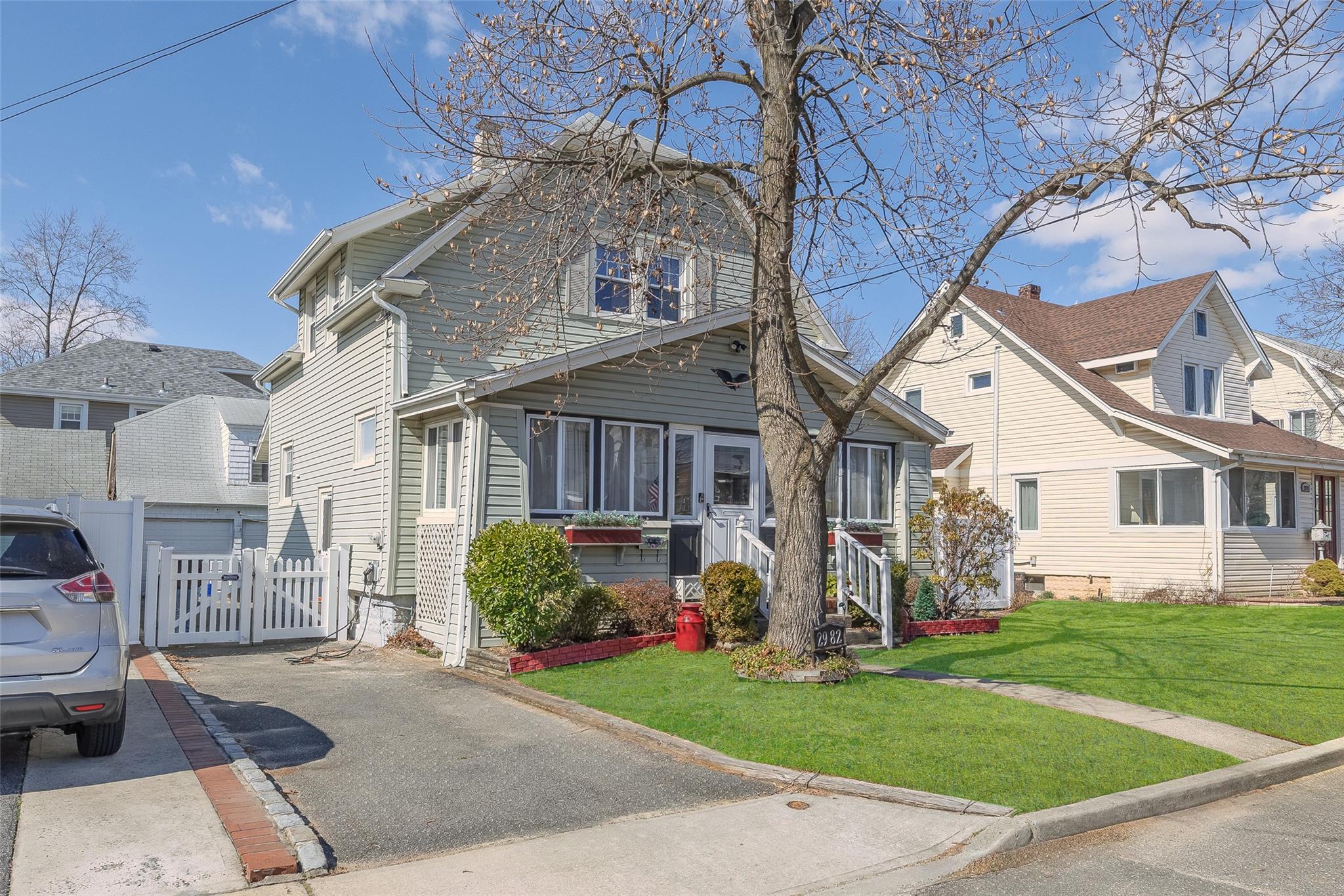 2982 N Bayview Court, Oceanside, New York image 2