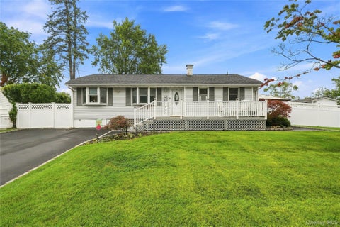 Homes For Sale - 5 Talbot Lane<br/> Selden, NY 11784