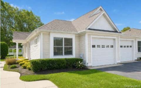 Condo For Sale - 5 White Oak Court #5<br/> Coram, NY 11727
