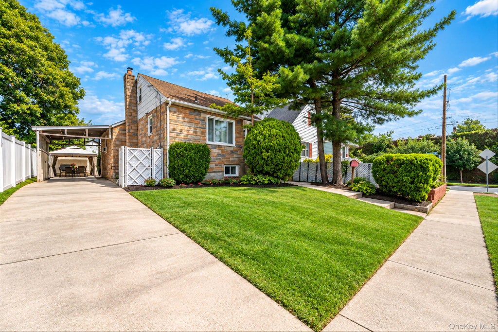 Photo of 5 Park Place, Valley Stream, NY 11580 (MLS # 1052126)