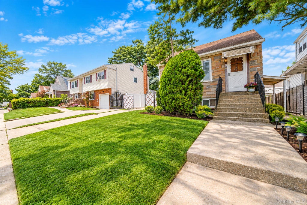 Photo of 5 Park Place, Valley Stream, NY 11580 (MLS # 1052126)