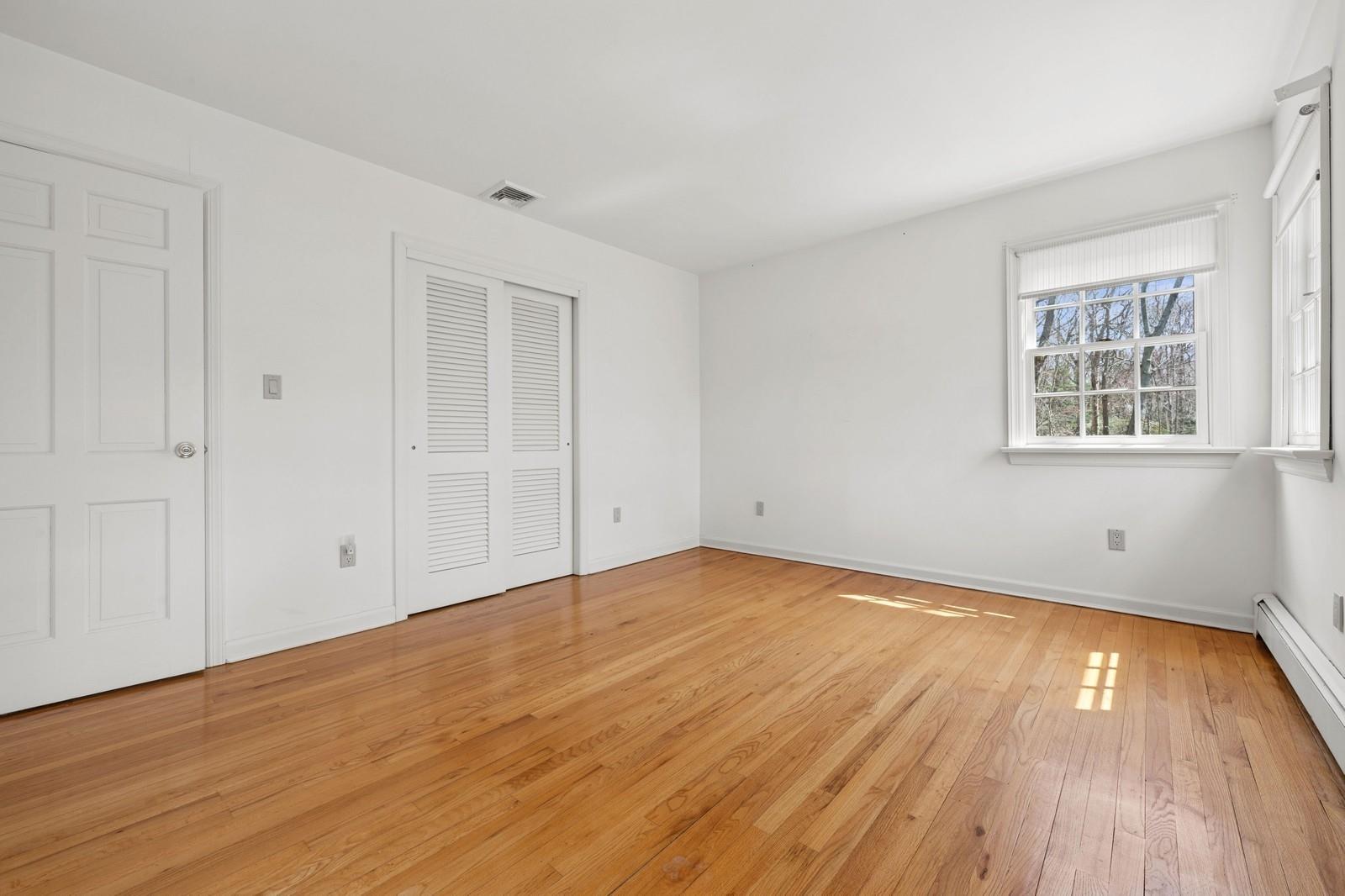 22 Druid Hill Road, Port Jefferson, New York image 18