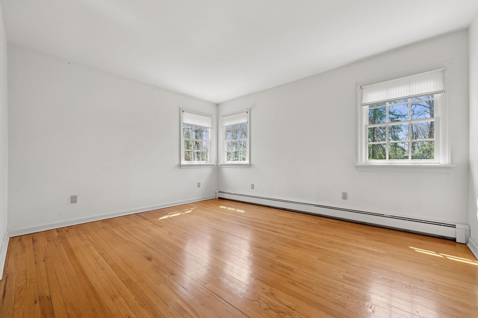 22 Druid Hill Road, Port Jefferson, New York image 28
