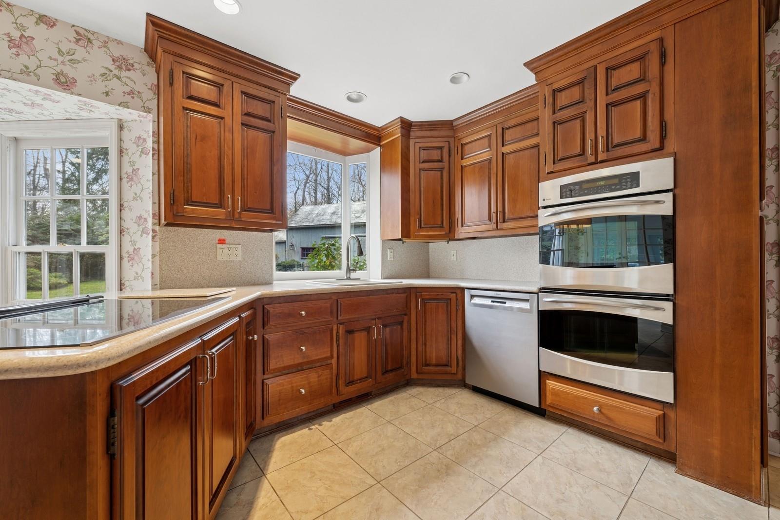 22 Druid Hill Road, Port Jefferson, New York image 11
