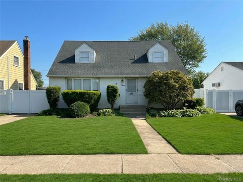 Homes For Sale - 5 Amby Avenue<br/> Nassau County, Plainview, NY 11803