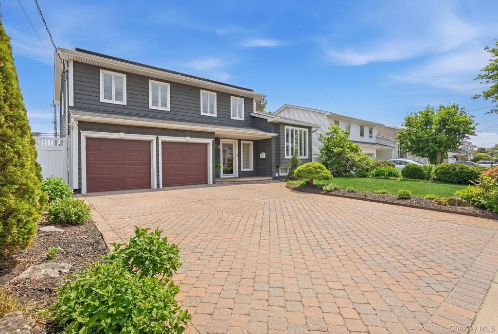 Photo of 2635 S Seamans Neck Road, Seaford, NY 11783 (MLS # 980380)