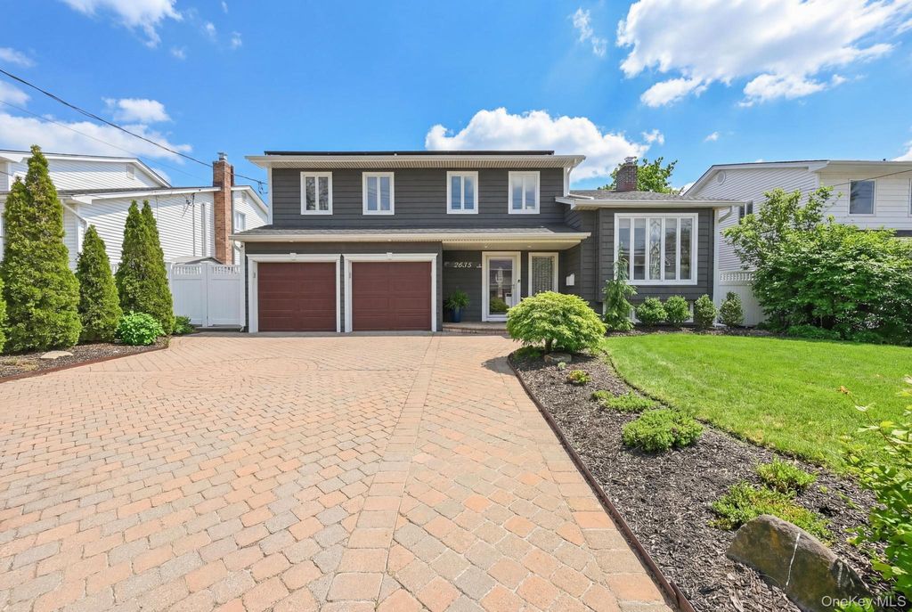 Photo of 2635 S Seamans Neck Road, Seaford, NY 11783 (MLS # 980380)