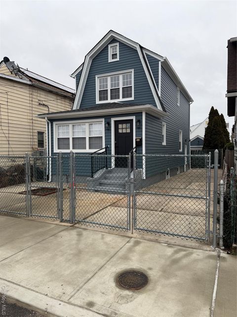 22404 95th Avenue Queens Village NY 11429