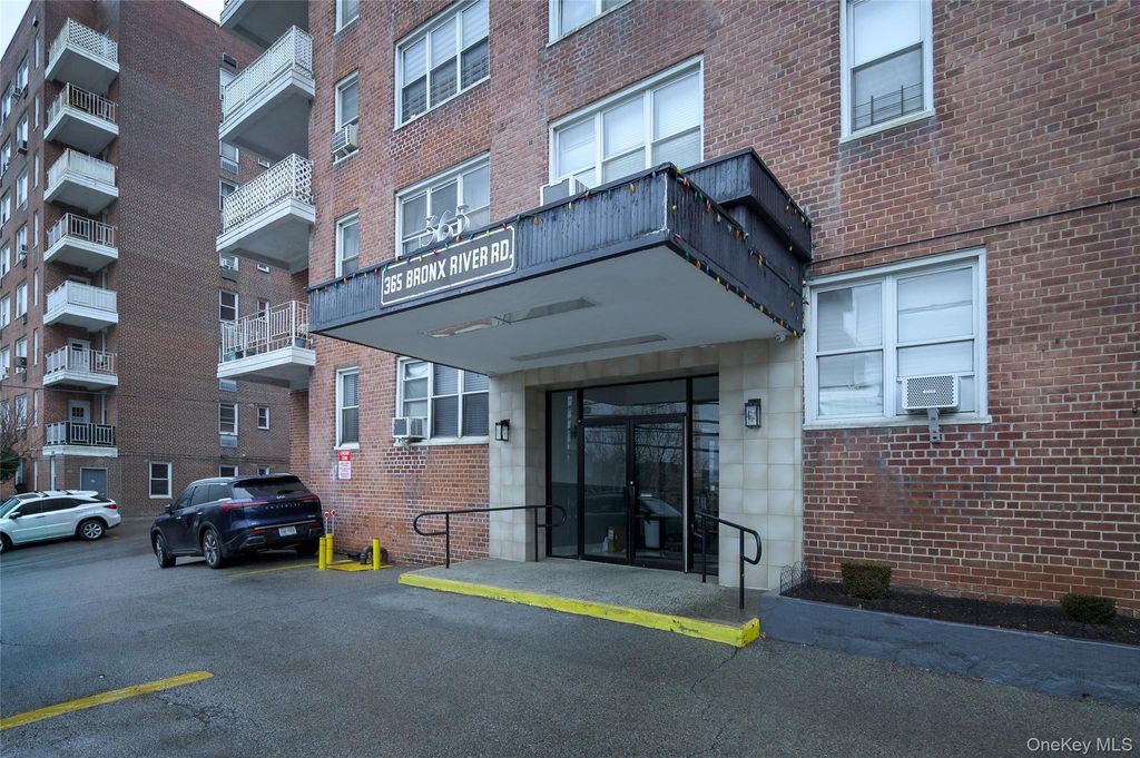Photo of 365 Bronx River Rd #7C, Yonkers, NY 10704 (MLS # 952886)