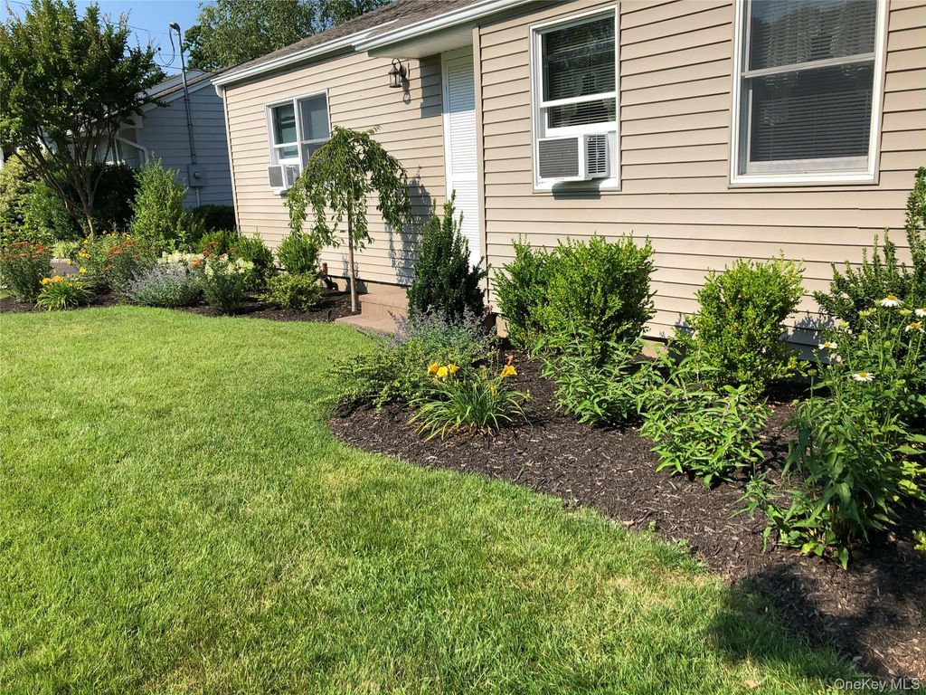 Photo of 17 Ellington Drive, East Northport, NY 11731 (MLS # 962399)