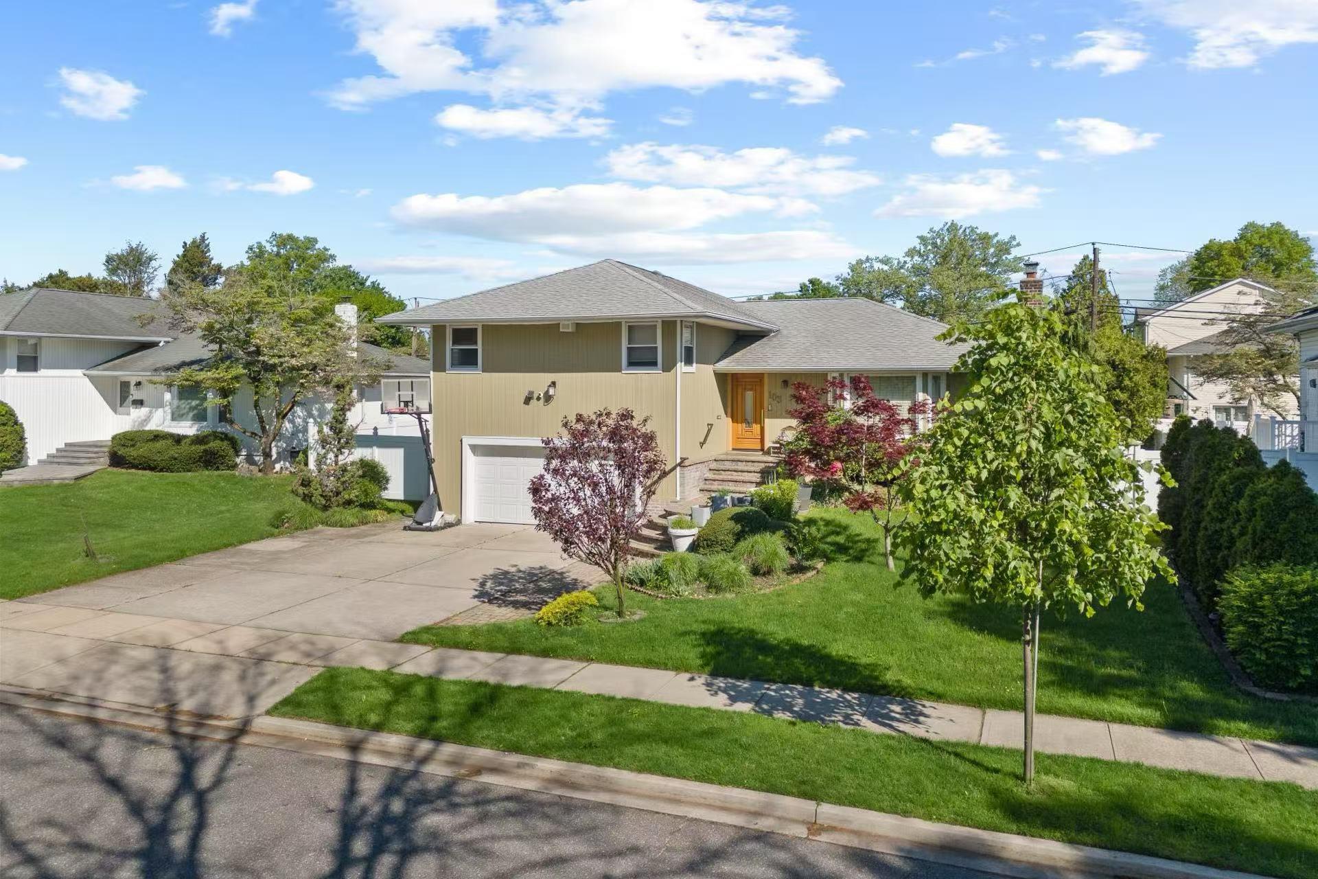 103 Birchwood Park, Jericho, New York image 2