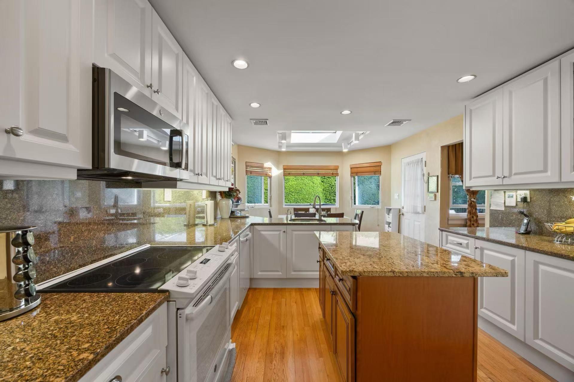 103 Birchwood Park, Jericho, New York image 3