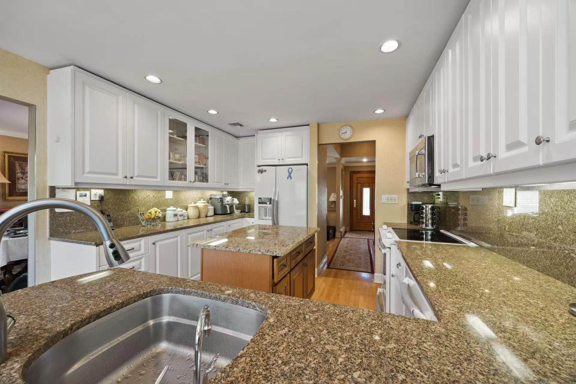 103 Birchwood Park, Jericho, New York image 4