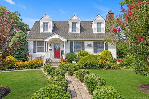 635 Rockland Street Westbury NY 11590