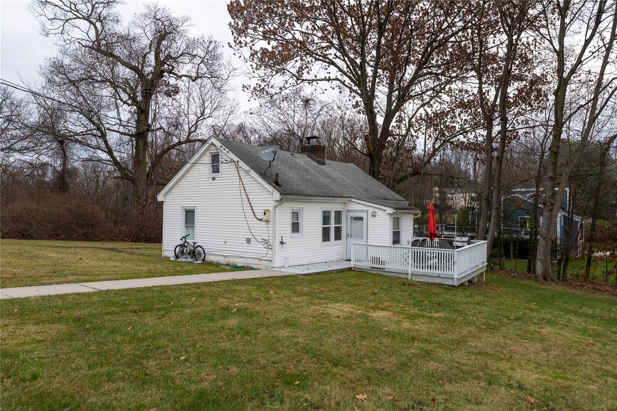 Mahopac Avenue, Granite Springs, New York - 2 Bedrooms  
1 Bathrooms  
5 Rooms - 
