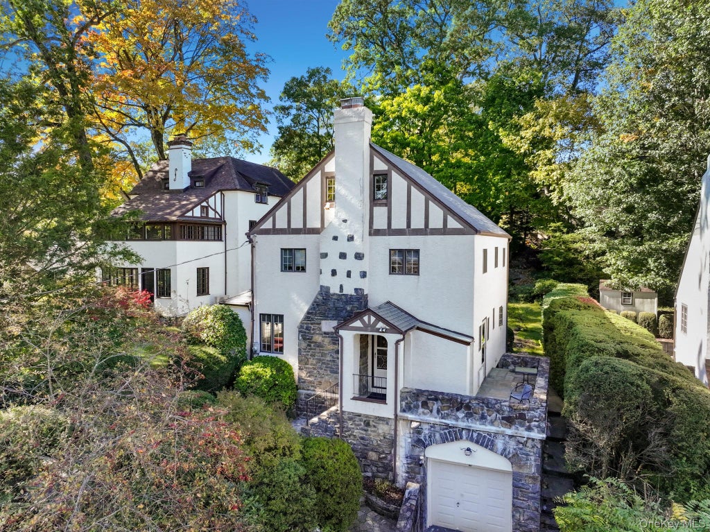 Photo of 49 Walbrooke Road, Scarsdale, NY 10583 (MLS # 1065053)