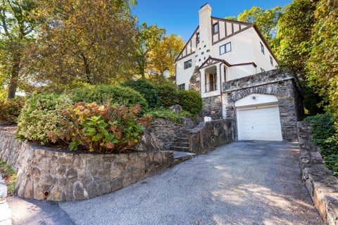 Photo of 49 Walbrooke Road, Scarsdale, NY 10583 (MLS # 1065053)
