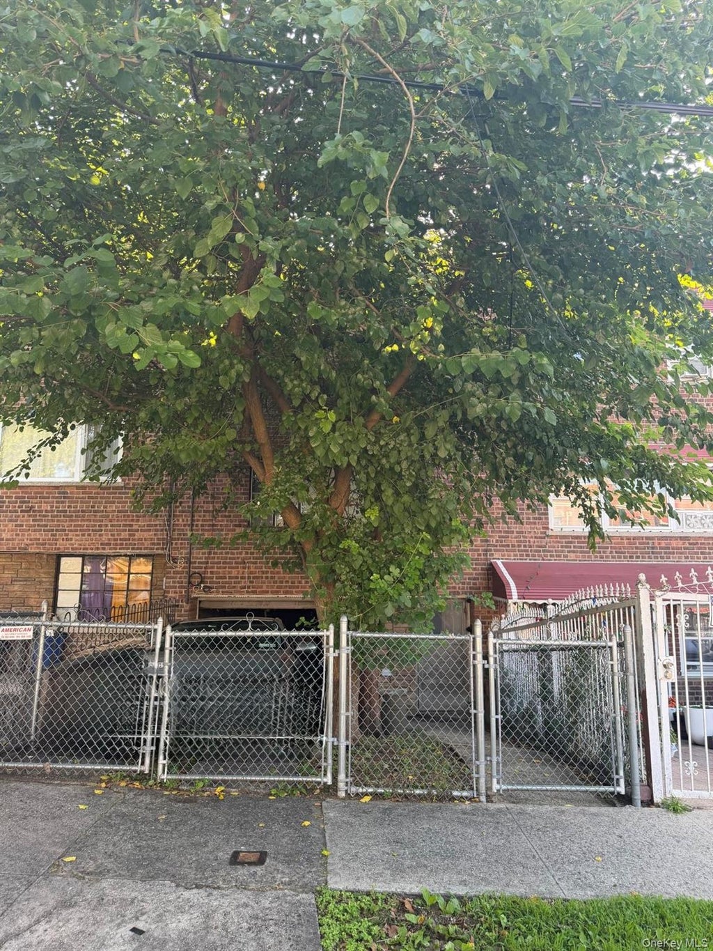 Photo of 3214 Tenbroeck Avenue, Bronx, NY 10469 (MLS # 1044655)