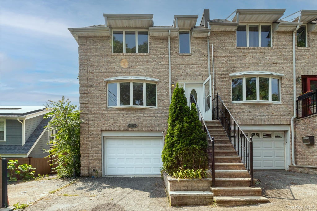 Photo of 5637 Delafield Avenue, Bronx, NY 10471 (MLS # 1026932)