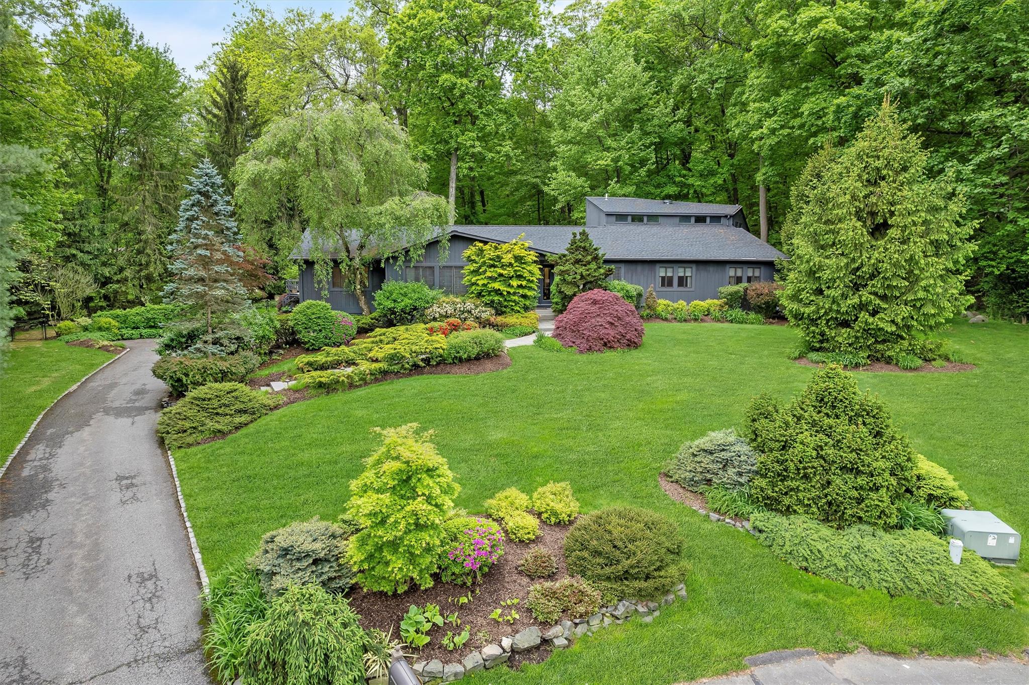 9 Patriot Court, New City, New York image 2