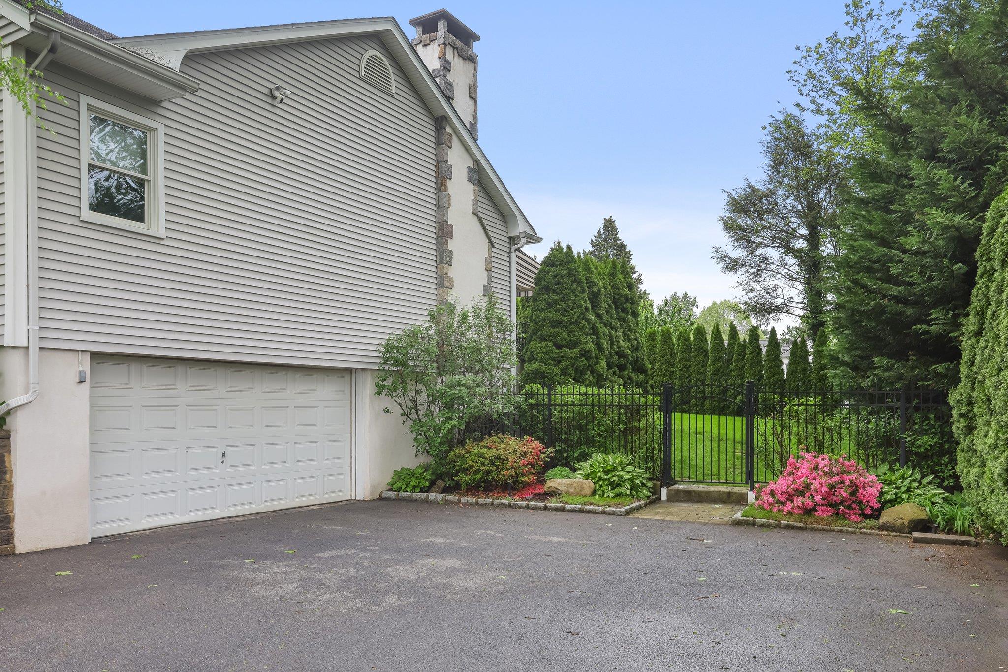 35 Rockwood Place, New Rochelle, New York image 34
