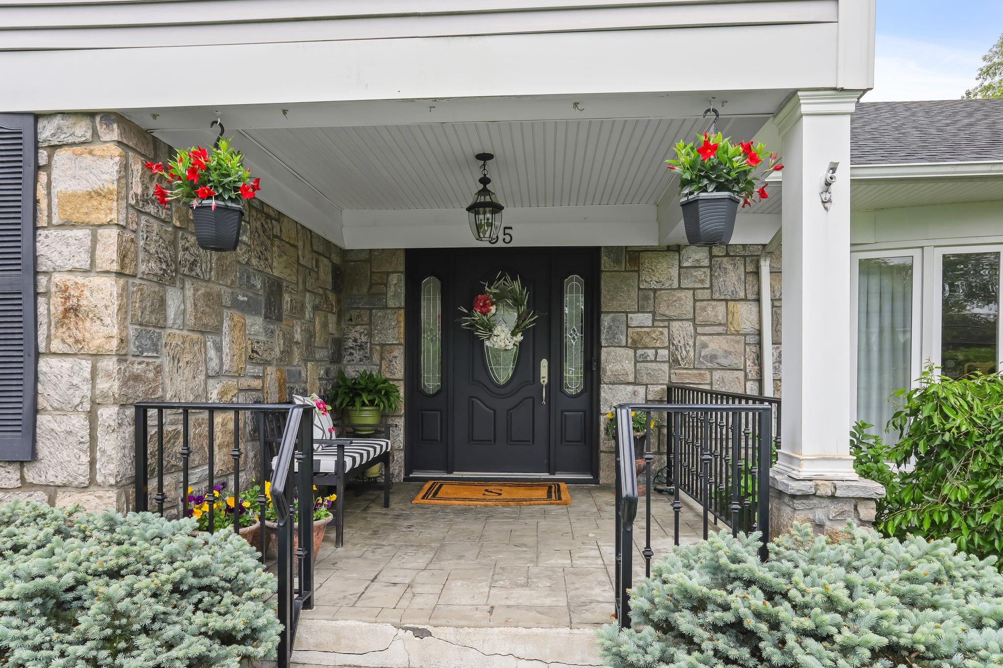 35 Rockwood Place, New Rochelle, New York image 2