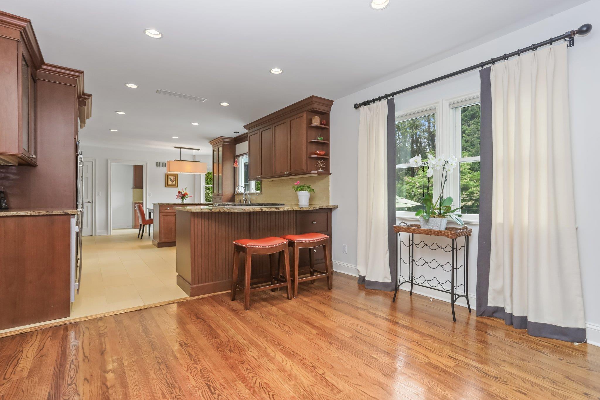 35 Rockwood Place, New Rochelle, New York image 8