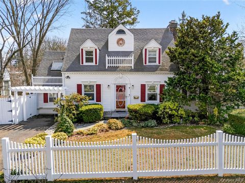 Homes For Sale - 7 Winthrop Lane<br/> Scarsdale, NY 10583