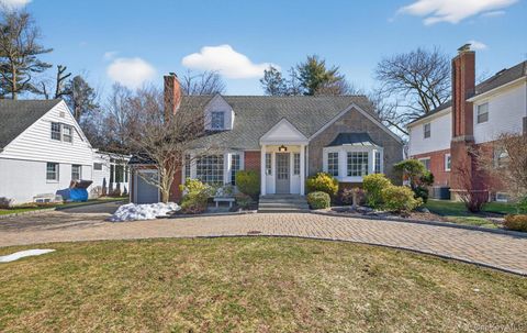 Homes For Sale - 3 N Avalon Road<br/> Great Neck, NY 11021